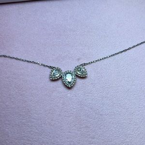 Beautiful Swarovski Crystal 3 stone silver necklace